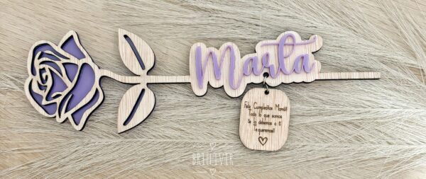 Rosa Personalizada en Madera con Nombre y Mensaje Grabado - Imagen 2